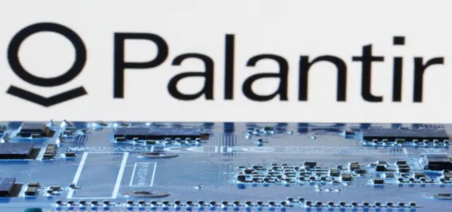 دبي القابضة وبالانتير تؤسسان "أيثر" لتعزيز الذكاء الاصطناعي