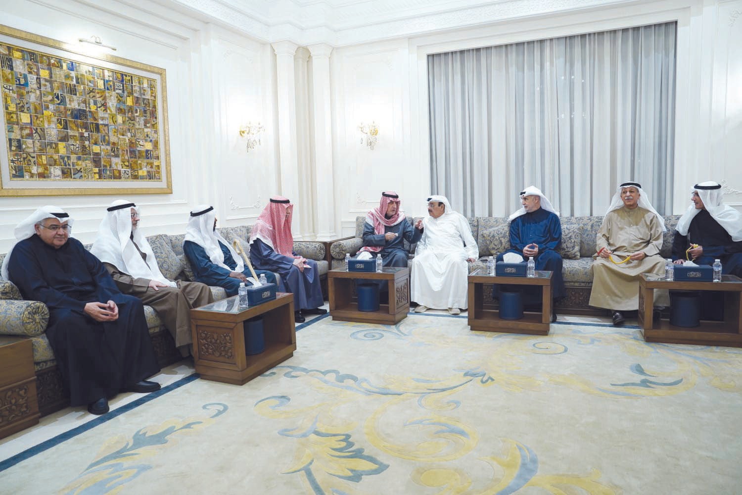 حازم التركيت ونزار العدساني وخالد العيسى وموسى معرفي وعبدالرزاق التركيت واحمد بوعركي وباسل التركيت وماجد التركيت ديوان التركيت يستقبل المهنئين في رمضان